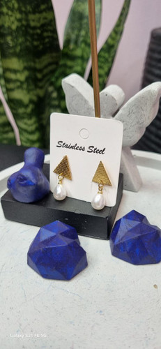 گوشواره هندسی و مروارید طلایی