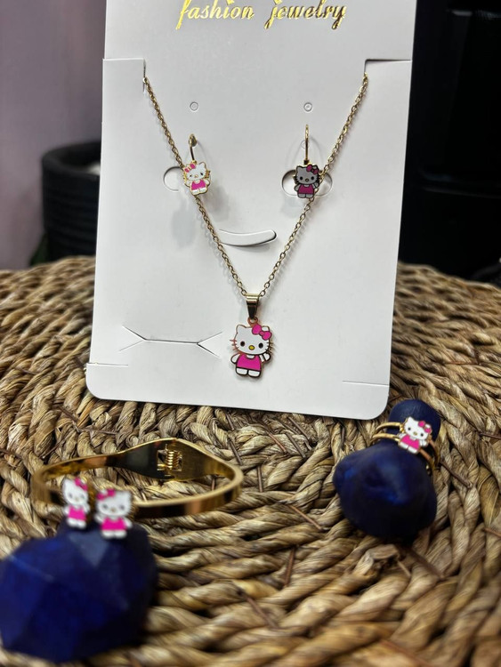 ست دخترانه گردنبند و گوشواره و بنگل و انگشتر استیل طلایی کیتی