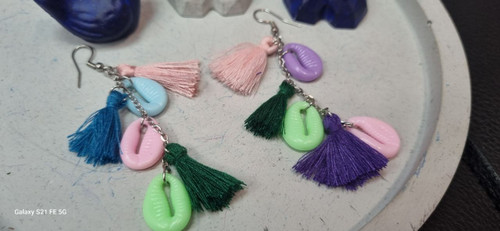 گوشواره صدف رنگی منگوله دار استیل