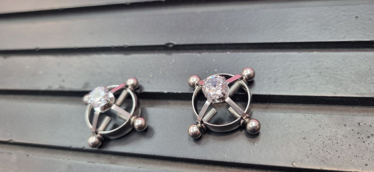 پرسینگ نیپل فیک بدون نیاز به سوراخ