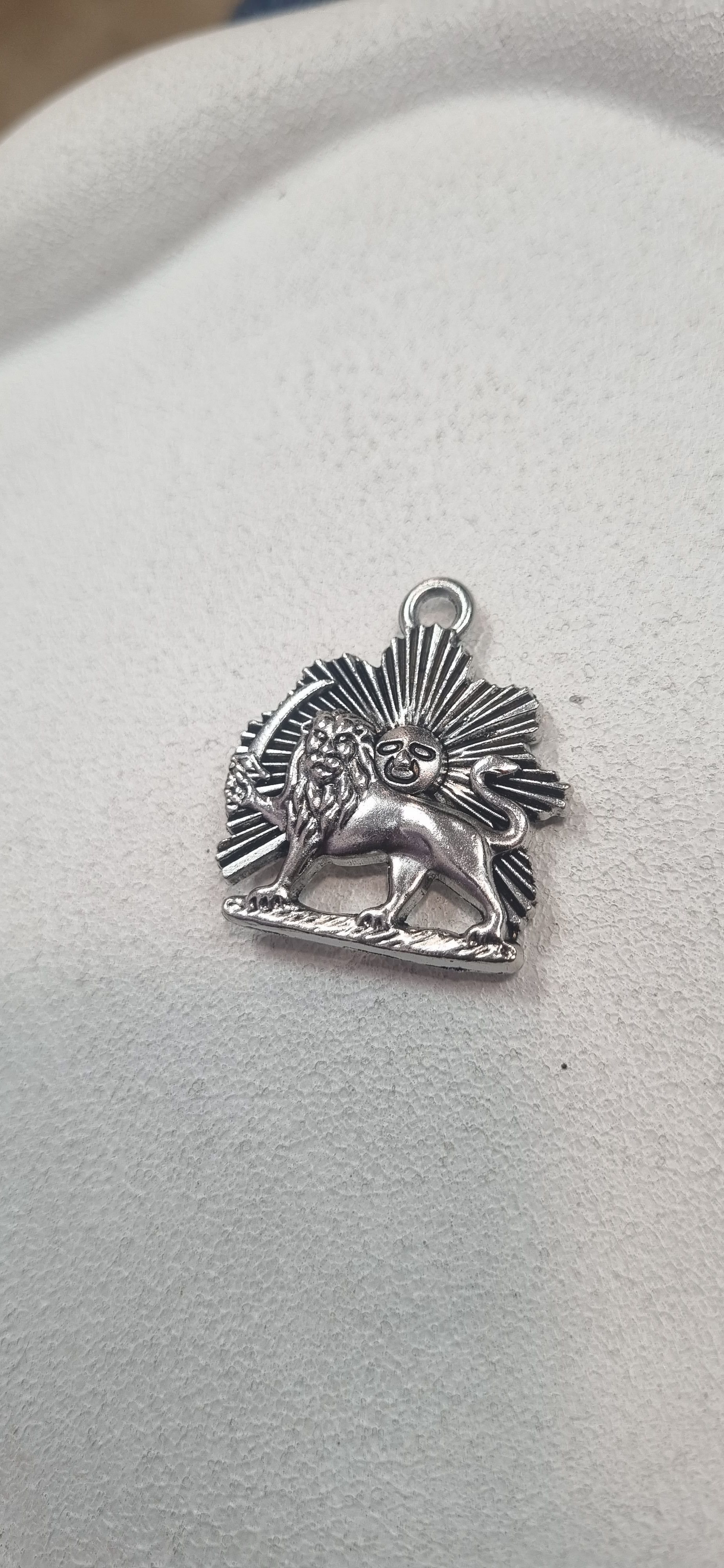 گردنبند اویز شیر