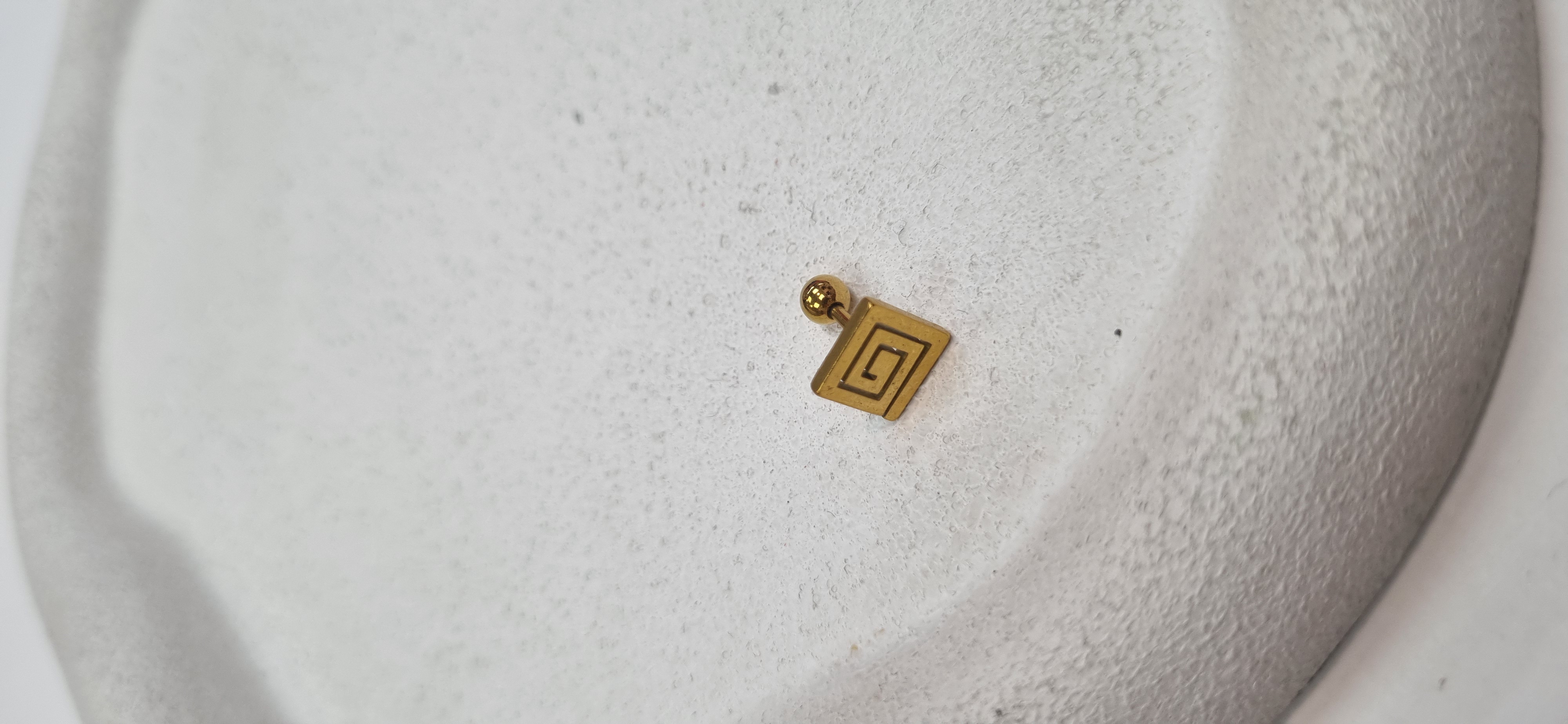 پرسینگ گوش هندسی